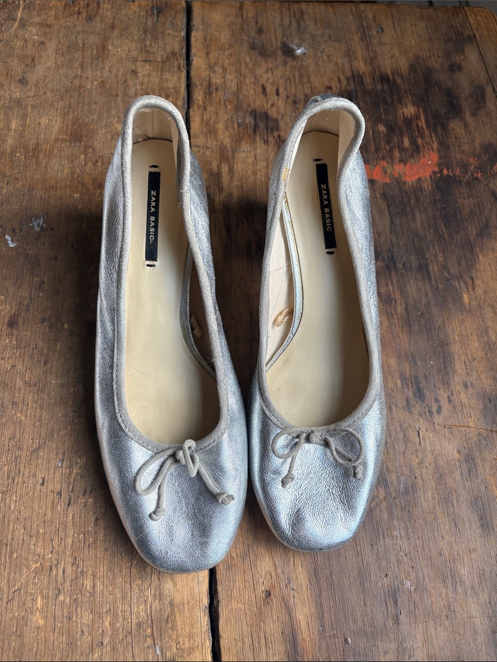 Zara Metallic Silver Leather Ballet Flats with Bow